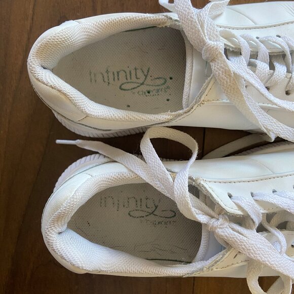 Non Slip Infinity by Cherokee White Sneakers - Size 6 - Picture 6 of 7